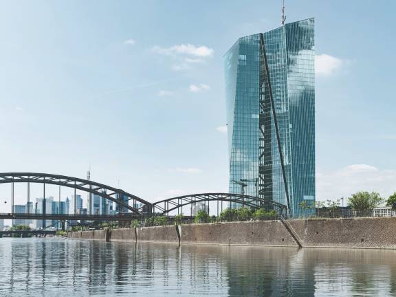 The Frankfurt Economic Development GmbH advises, supports and mediates